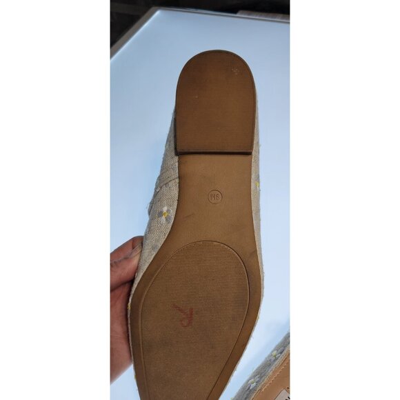 Steve Madden Womens 9 Mary Jane Flat Shoes Embroidered Daisy Floral Buckle Tan - Picture 5 of 6